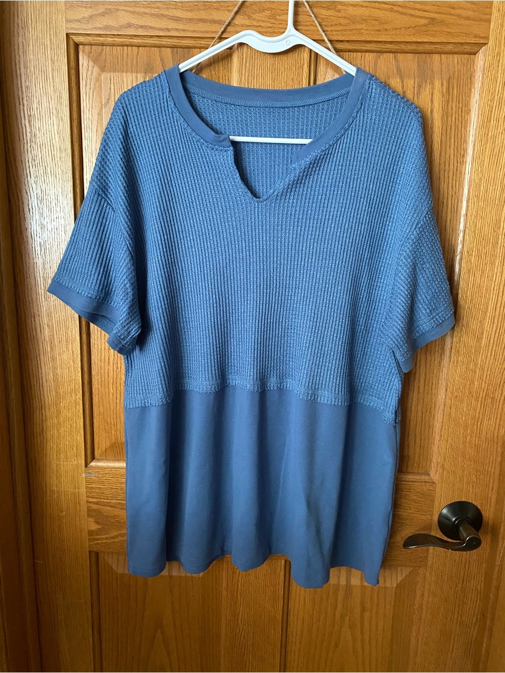Women's Blue Textured Knit & Smooth Hem Short Sleeve Top